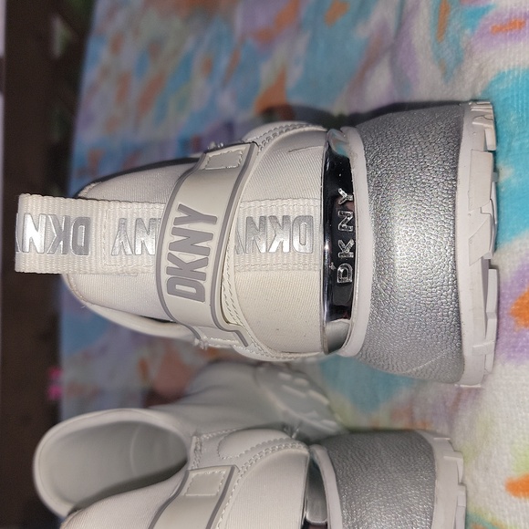 DKNY Women's Size 8.5 Kari-slip on white & silver sneakers - Picture 9 of 12